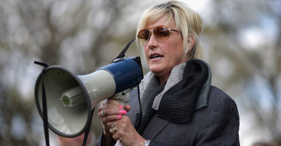 Erin Brockovich, la incombustible activista por la justicia ambiental: “Para combatir la crisis climática primero debemos mirar en nuestro patio trasero”