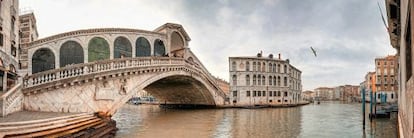 Vista del Puente de Rialto: uno de los monumentos más emblemáticos de Venecia, que ahora pasará por el quirófano.