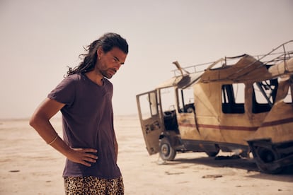 Oliver Laxe, en el rodaje de 'Sirât'.