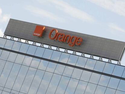 Orange y los sindicatos establecen el registro obligatorio en la jornada laboral