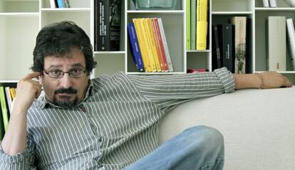 Albert Sánchez Piñol, ayer en La Campana, donde entregó las últimas correcciones de su novela.