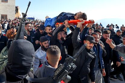 Funeral de uno de los palestinos asesinados durante una incursión israelí en la Cisjordania ocupada, este viernes en la aldea Al Fara. 