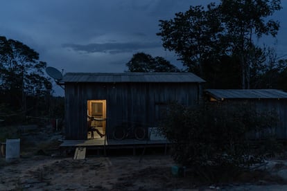 A home in front of the road on the way to the Igapó Açu community.