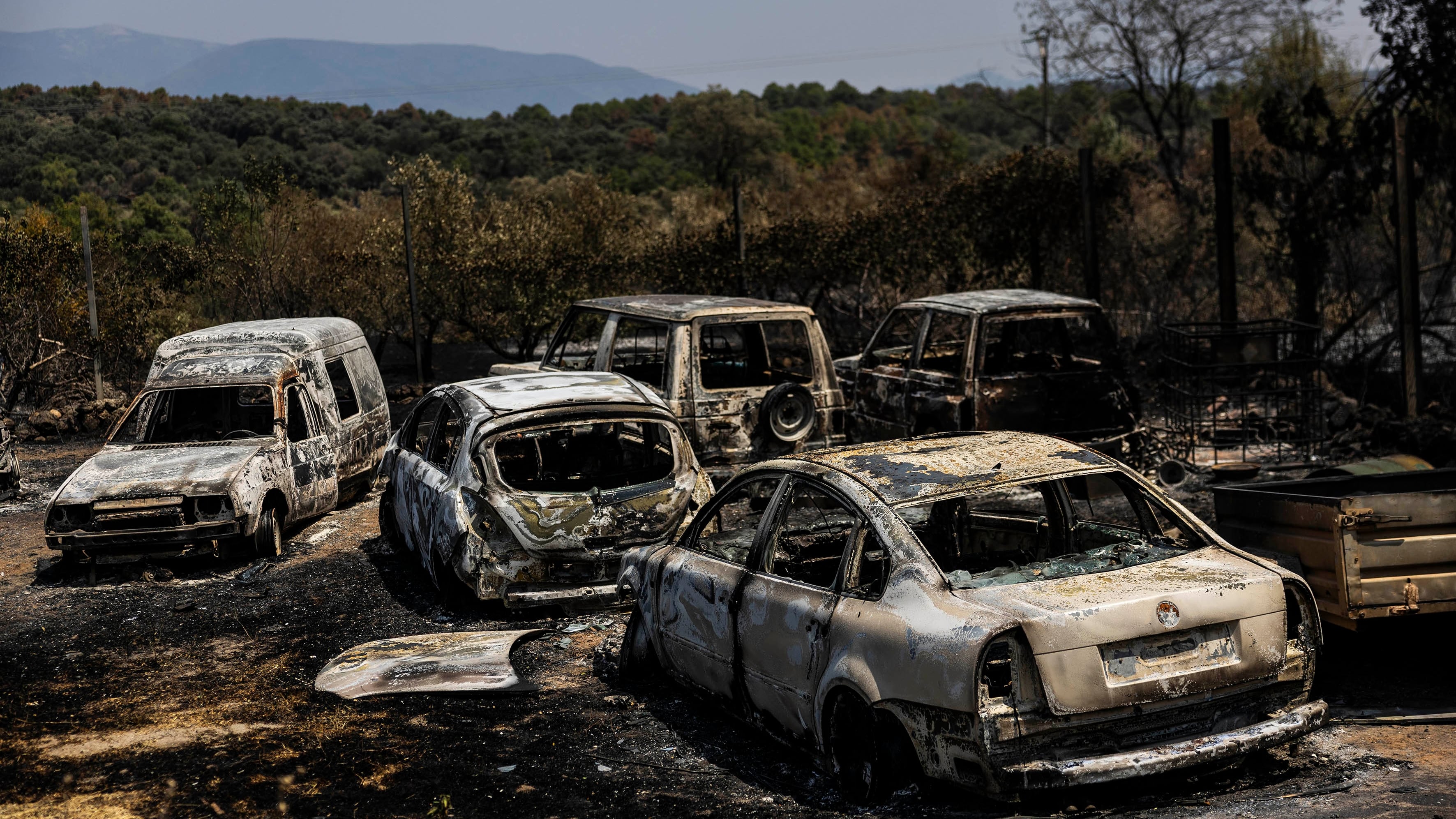 Casavieja, el pueblo abulense que estuvo rodeado por el incendio: “Las llamas bajaron como lenguas de fuego por la montaña”