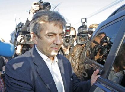 Ginés Jiménez, tras hacer una declaración a los periodistas a las puertas de la cárcel de Alcalá-Meco.