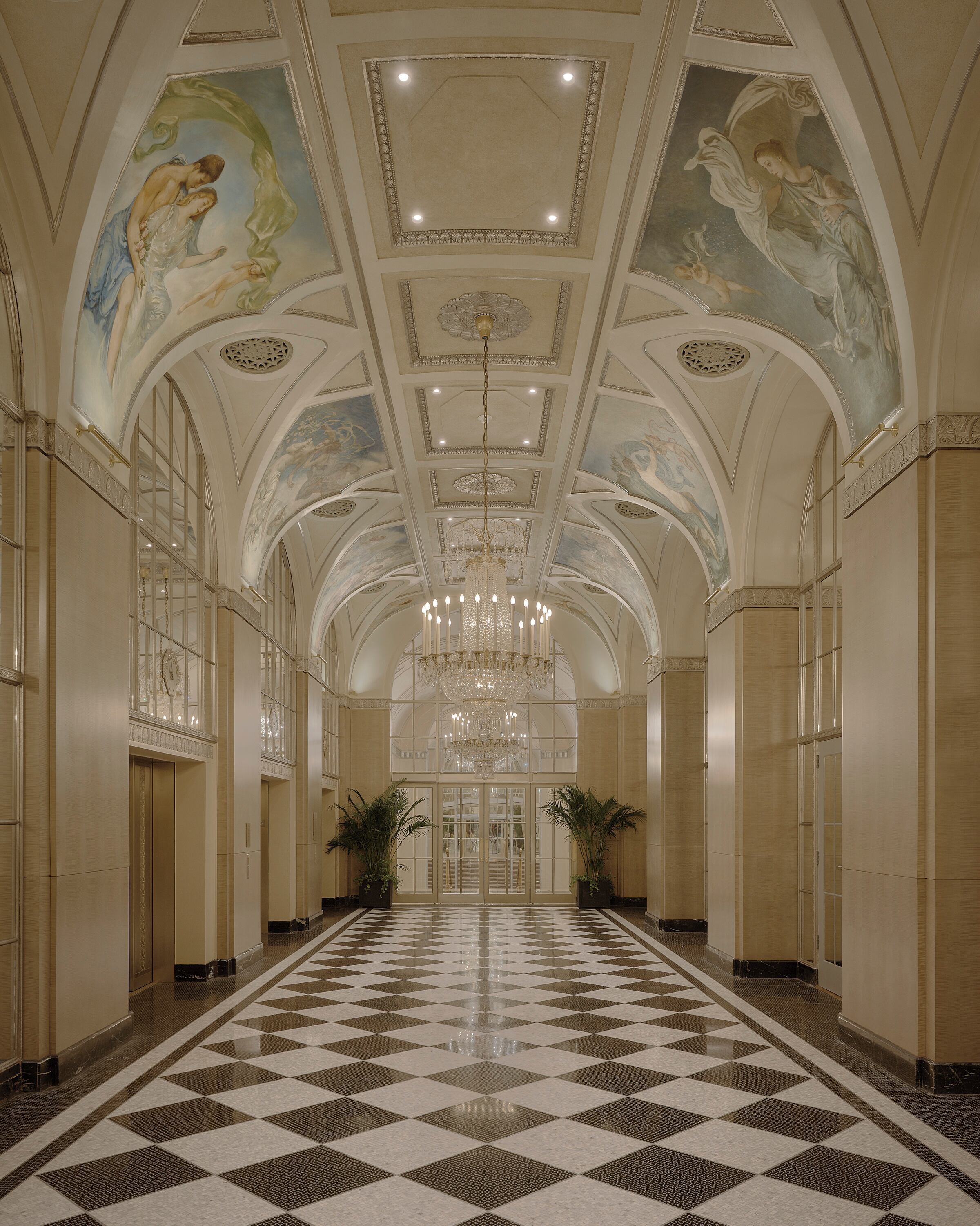 Menos habitaciones y más luz: las claves de la ambiciosa reforma del mítico hotel Waldorf Astoria de Nueva York