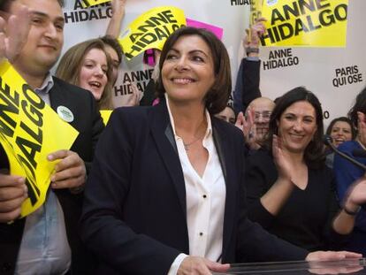 La candidata a la alcaldía de París, Anne Hidalgo, durante una rueda de prensa el domingo 23 de marzo.