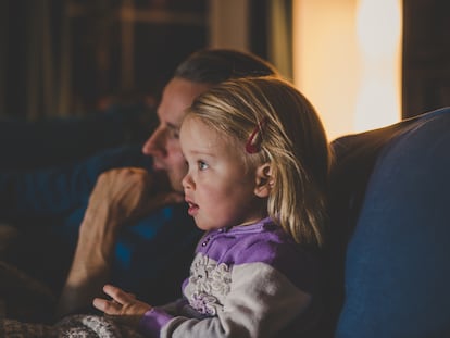 ¿Por qué los niños ven muchas veces la misma película?