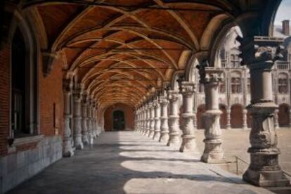 Columnata del palacio de los Príncipes-Obispos, en Lieja.