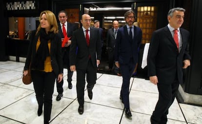 Arantza Quiroja, Carlos Urquijo, I&ntilde;aki Oyarzabal y Javier de Andr&eacute;s, en el actual del F&oacute;rum Europa Tribuna Euskadi.