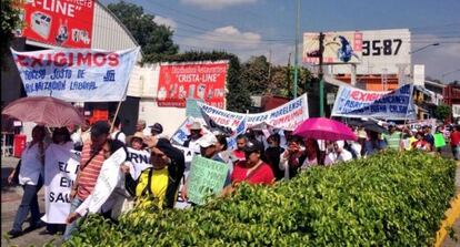 Médicos y enfermeras en una manifestación convocada en Morelos