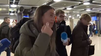 Captura de vídeo de la llegada de Míriam Nogueras, de Junts, al aeropuerto de Ginebra, este viernes.