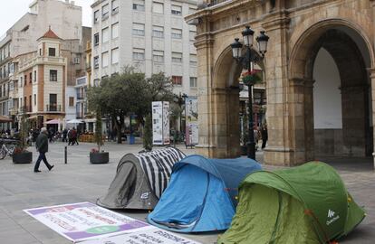 Acampada de la PAH delante del Consistorio de Castellón.