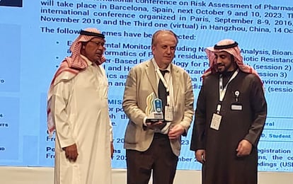 The chemist Damià Barceló (center), at a conference at King Saud University, in Riyadh, in February 2023.