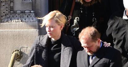 La actriz Cate Blanchett y su esposo Andrew Upton también estuvieron en el templo de San Ignacio. Blanchett y Hoffman trabajaron juntos en 'The Talented Mr. Ripley", en 1999.