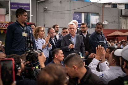 El expresidente dirigió unas palabras a cientos de asistentes en el lugar del atentado.