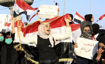 Estudiantes se sumaron a las protestas contra el Gobierno, este martes en Irak.