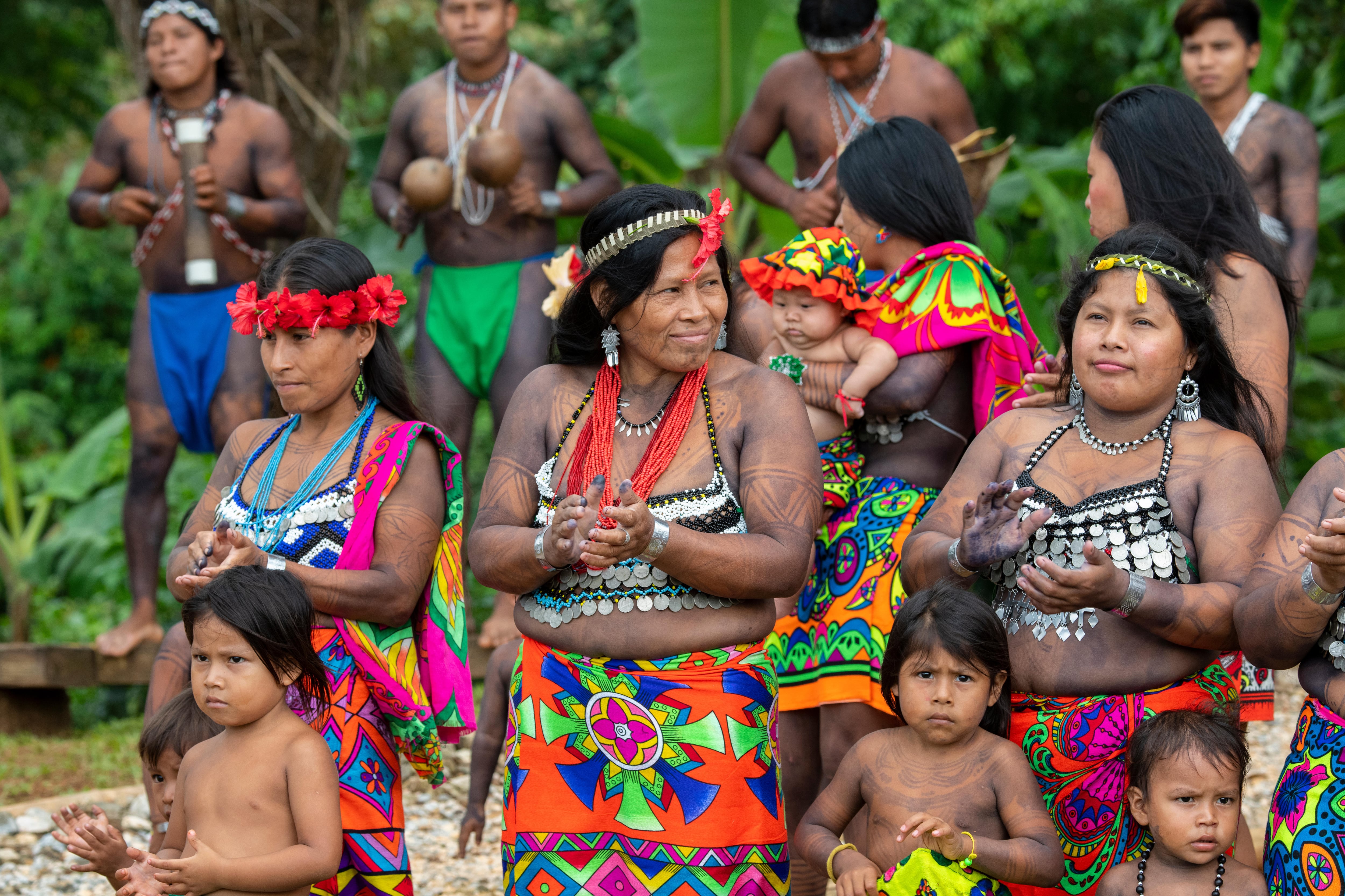 PTBB9A Central America, Panama, Gatun Lake. Embera Indian village.