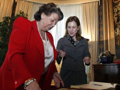 La delegada del Gobierno, Paula Sánchez de León, en su primera visita institucional al Ayuntamiento de Valencia.