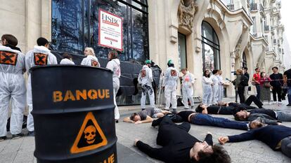 Activistas de ATTAC en París.