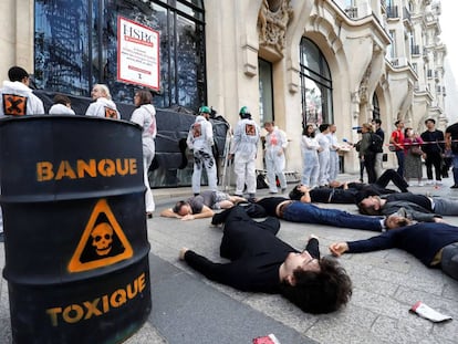 Activistas de ATTAC en París.