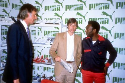 César Luis Menotti conversa con Johan Cruyff  y Pele en un evento deportivo en Alemania, 1981. 


