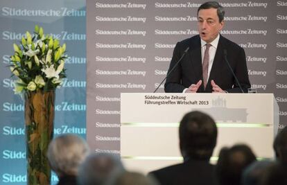 El presidente del Banco Central Europeo (BCE), Mario Draghi, da un discurso durante su participaci&oacute;n en un foro econ&oacute;mico organizado por el peri&oacute;dico alem&aacute;n S&uuml;ddeutsche Zeitung en Berl&iacute;n (Alemania) 