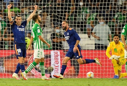 Carvajal celebra su gol ante el Betis este sábado en el Benito Villamarín.