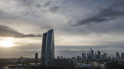 Vista de la torre del BCE, sobre la ciudad de Fr&aacute;ncfort.