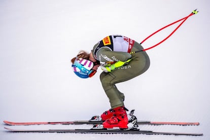 La estadounidense Mikaela Shiffrin durante su exhibición en el Supergigante femenino del Campeonato del mundo de esquí alpino, en Aare (Suecia). La estadounidense ha añadido el título de campeona del mundo de supergigante a su palmares. Es la primera vez que participa de esta prueba en un campeonato mundial. 