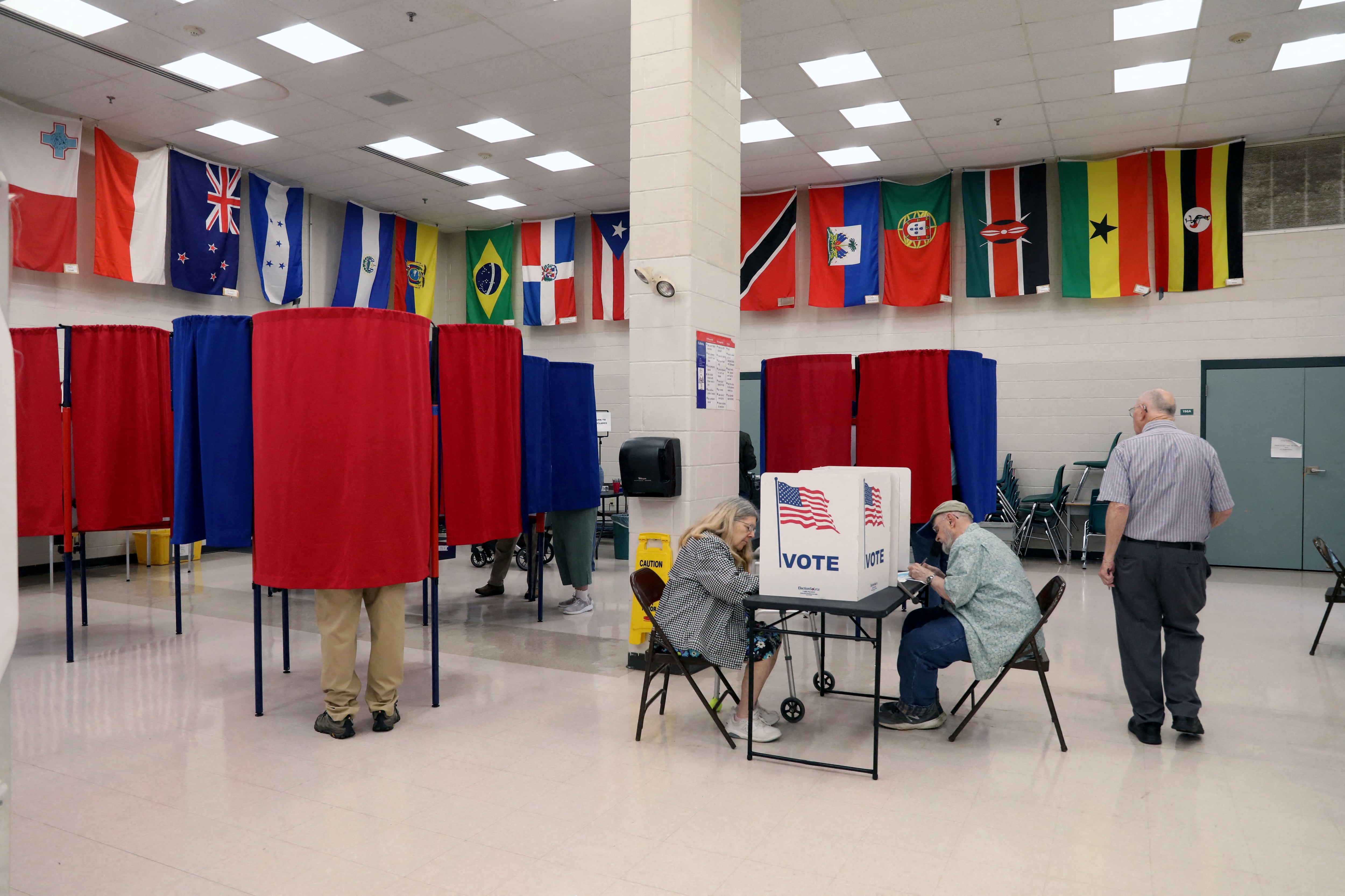 El Supremo prohíbe usar carnés estudiantiles para votar en New Hampshire