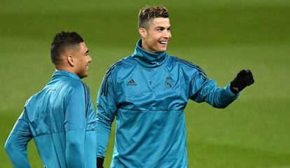 Cristiano Ronaldo y Casemiro durante un entrenamiento.