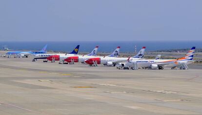 Boeing 737 Max 8 estacionados en el aeropuerto de Gran Canaria junto a un avión de Ryanair. ,