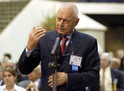 Aldo Zuccolillo en 2004, durante la 60° Asamblea de la Asociación Interamericana de Prensa, realizada en Guatemala.