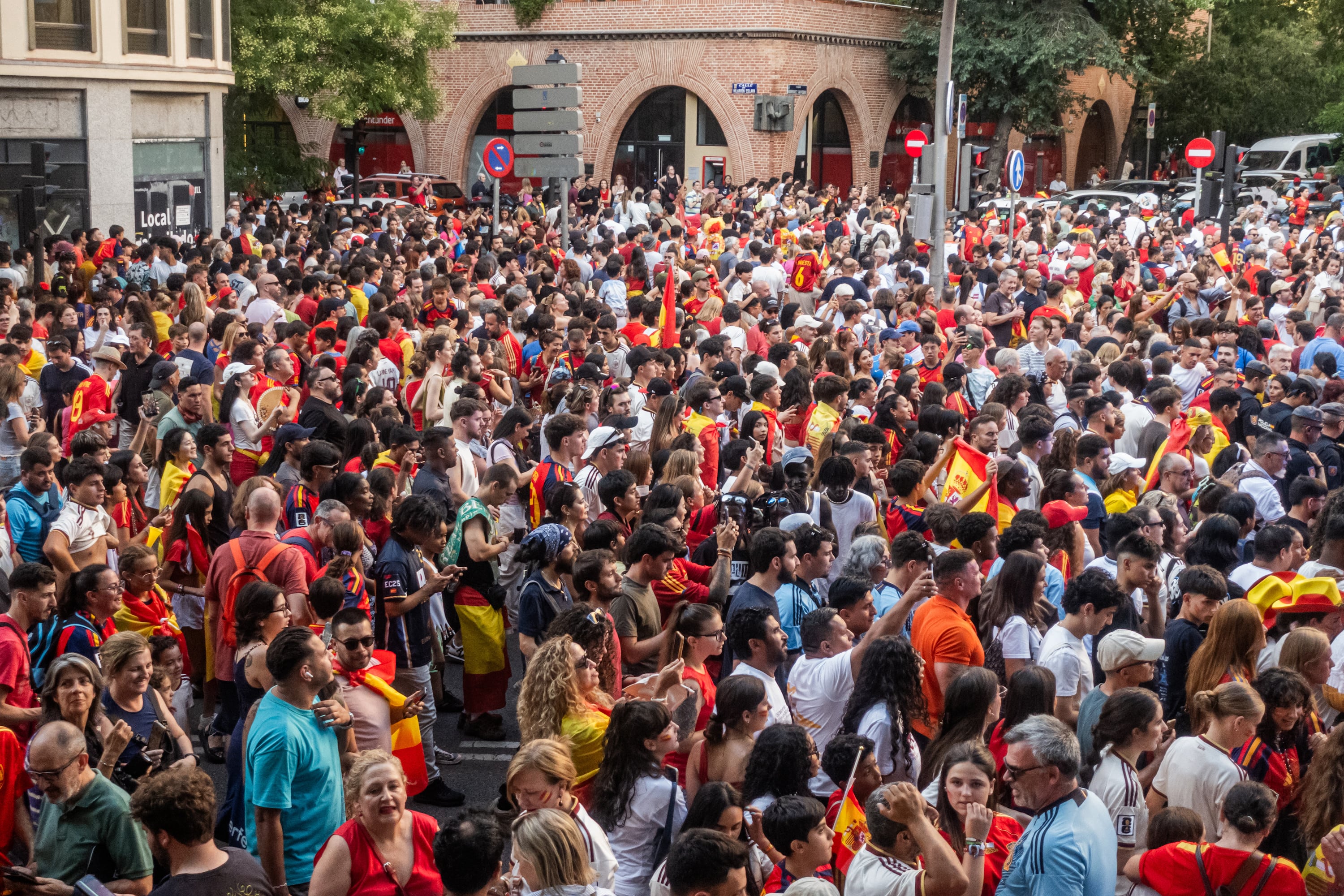 El mundo no es una amenaza, es la grada que ya te está aplaudiendo 