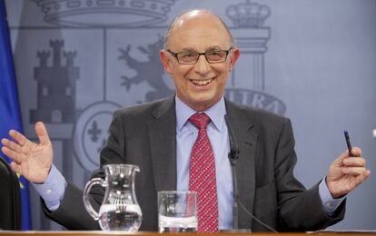 El ministro de Hacienda, Crist&oacute;bal Montoro, en una rueda de prensa posterior al Consejo de Ministros