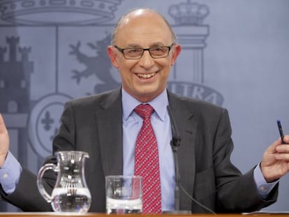 El ministro de Hacienda, Crist&oacute;bal Montoro, en una rueda de prensa posterior al Consejo de Ministros