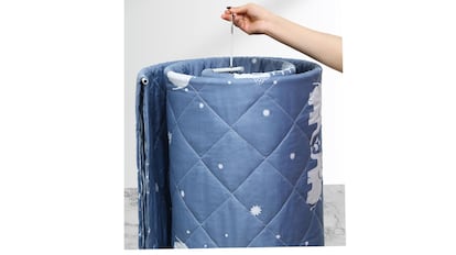 Esta es la mejor percha para colgar las colchas que se puede comprar en Amazon