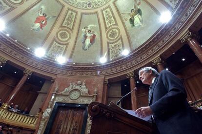 El alcalde, en un pleno del Ayuntamiento de Barcelona.