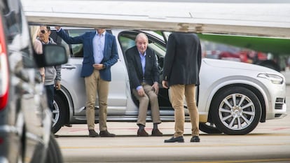 19-05-22. Llegada del rey emérito Juan Carlos al aeropuerto de Vigo. Samuel Sánchez