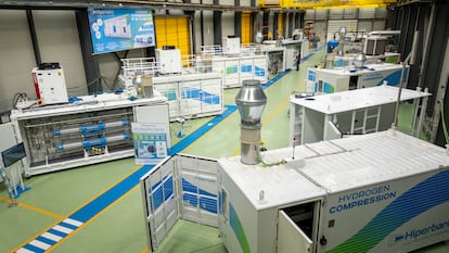 Interior de la fábrica de Hiperbaric en Burgos.