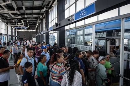In the first phase of operation, Line 11 of the trolleybus network will offer service at the Santa Marta, Women's Park, Cuauhtémoc, Red Bridge, White Bridge, Tejones Park, José María Martínez, Amalinalco, and Chalco stations.