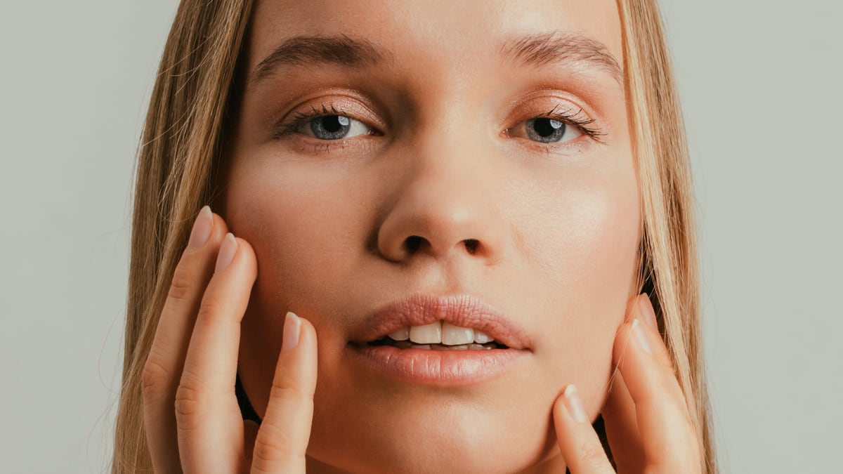 Se trata de una crema tipo mascarilla de envoltura nocturna que transforma la piel.