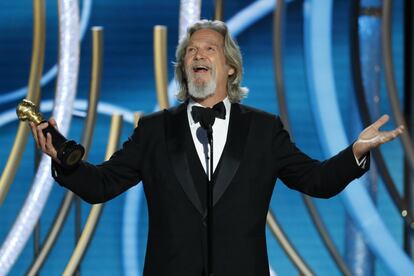 El actor Jeff Bridges recibió con gran entusiasmo el premio honorífico Cecil B. DeMille a toda su carrera.
