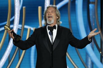 El actor Jeff Bridges recibió con gran entusiasmo el premio honorífico Cecil B. DeMille a toda su carrera.