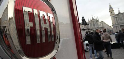 El anagrama de Fiat, en la plaza San Carlo de Turín, en enero de 2015.
