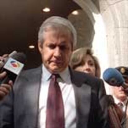 El juez Javier Gómez de Liaño, ayer, a su salida del Tribunal Supremo tras oír la sentencia