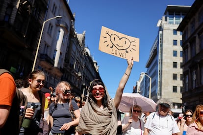 Participantes en la marcha del Orgullo en Budapest, este sábado.