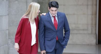 Cristina Cifuentes, con el alcalde de Alcorc&oacute;n, David P&eacute;rez.