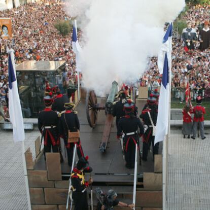 Imagen del tradicional cañonazo con que arrancan las fiestas de la capital guipuzcoana.